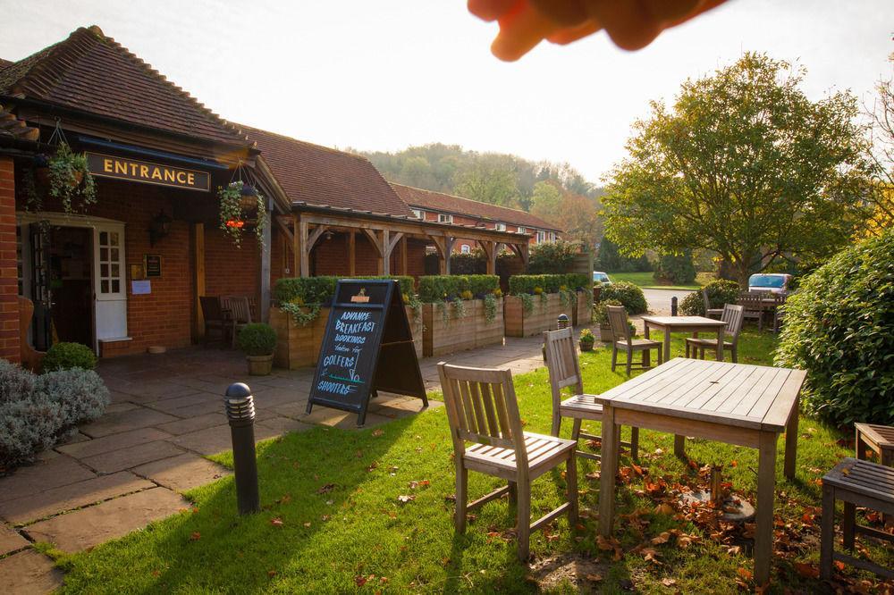 The White Hart Hotel Stockbridge  Luaran gambar