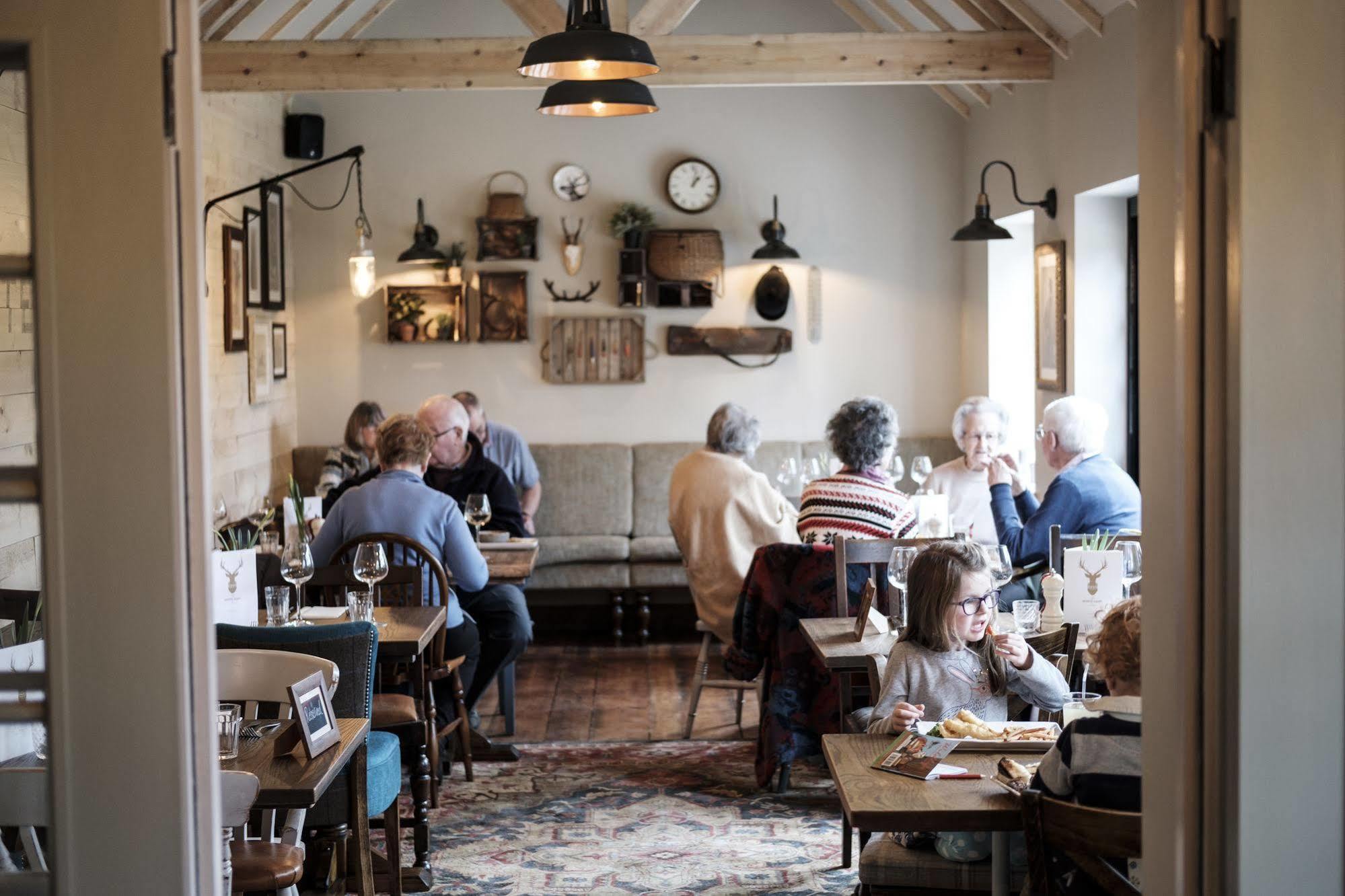The White Hart Hotel Stockbridge  Luaran gambar