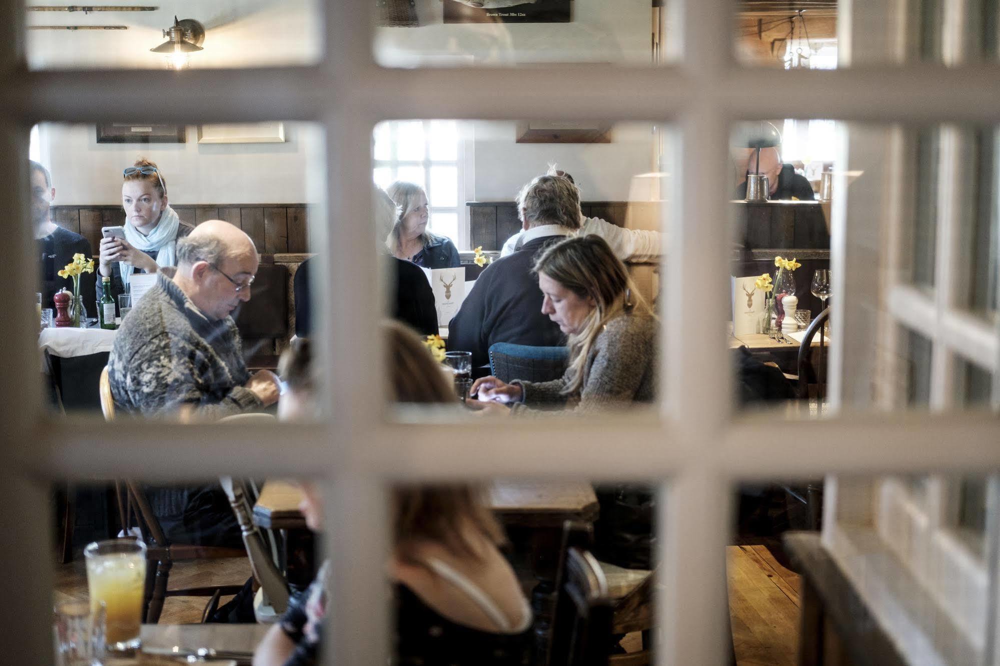 The White Hart Hotel Stockbridge  Luaran gambar